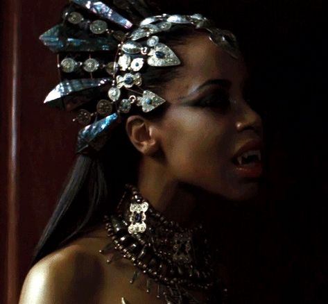 Queen Akasha, The Last Bookstore, Vampire Novel, Aaliyah Pictures, Black Vampire, Queen Of The Damned, Vampire Queen, Interview With The Vampire, Aaliyah