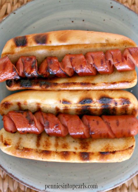 Easy Hot Dog Chili, Spiral Hot Dogs, Cook Hot, Fried Hot Dogs, Making Hot Dogs, Hot Dog Sauce, Grilling Hot Dogs, Gourmet Hot Dogs, Hot Dogs Recipes