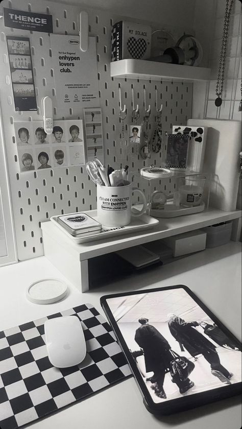 Black And White Korean Aesthetic Room, Korean Desk Ideas, Room Layout Bedroom With Desk, Black And White Korean Room, Engene Aesthetic Room, Aesthetic Desk Black, Black Aesthetic Desk, Desk Ideas Korean, Korean Desk Setup