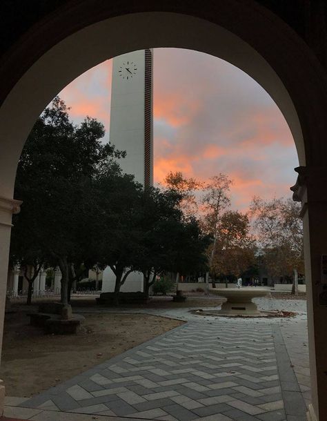 Sunset at the Smith Clock Tower. - at Pomona College   📷: Carmen Flores Western Washington University Aesthetic, Aesthetic Columbia University, University Southern California, Claremont Colleges, Pomona College, The Smith, Clock Tower, Will Smith, Vision Board