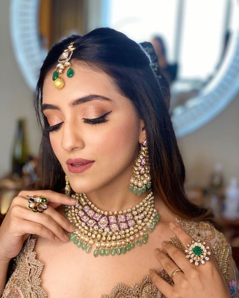 Pin Worthy Wedding Makeup Ideas for Upcoming Brides! Face Makeup For Wedding, Engagement Make Up Looks Indian, Simple Bride Makeup Indian, Simple Shaadi Makeup, Engagement Makeup Indian Make Up Simple, Wedding Makeup For Indian Skin, Engagement Make Up Indian, Make Up For Engagement Indian, Makeup Look For Engagement Indian