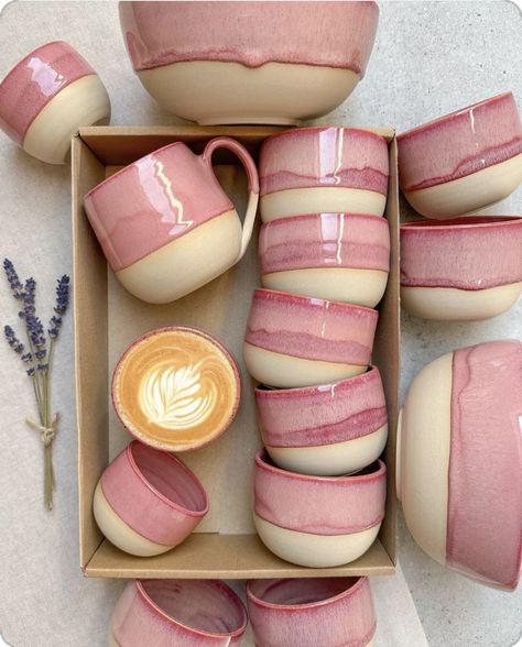 Diy Pottery Painting, Pretty Mugs, Keramik Design, Pottery Crafts, Diy Pottery, Ceramics Pottery Art, Ceramics Ideas Pottery, Cups And Saucers, Pottery Designs