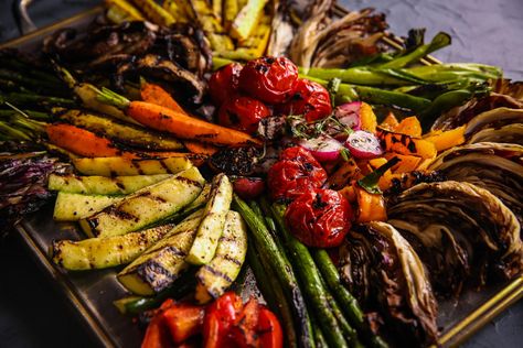 Taste a rainbow of nutritious flavors. Roasted Vegetable Platter, Veggie Display, Veggie Platter, Veggie Casserole, Camp Food, Vegetable Platter, Roasted Vegetable, Grilled Veggies, Grilling Season