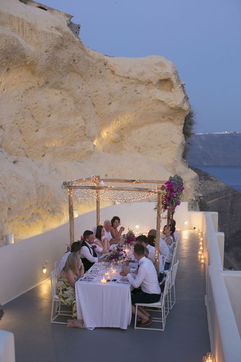 candle lit dinner on the coast of Santorini Greece anyone? Wedding Santorini Greece, Elopement Ideas Greece, Candle Lit Wedding Reception, Santorini Party, Greece Elopement, Candle Lit Dinner, Greek Weddings, Small Beach Weddings, Romantic Wedding Receptions