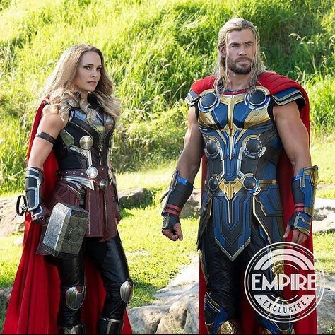 Thor And Jane, Marvel Universe Art, Batman Silhouette, Rey Costume, Love Thunder, Female Thor, Captain America Movie, New Thor, Jane Foster