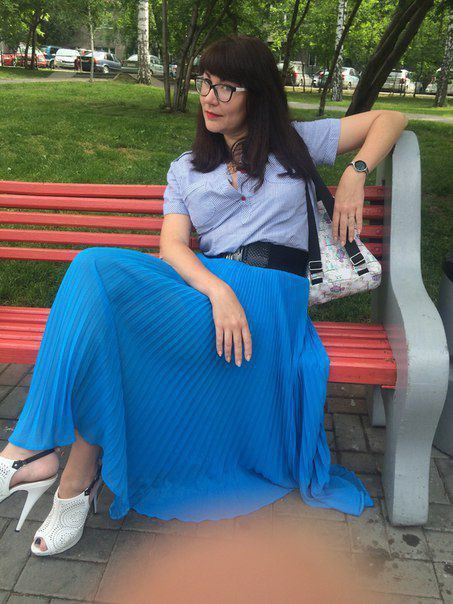 Long Skirt Sitting Pose, Skirt Sitting Pose, Satin Clothes, Sitting Pose, Sitting Poses, Pleated Skirts, Electrical Engineering, Circle Skirt, Skirt Outfits