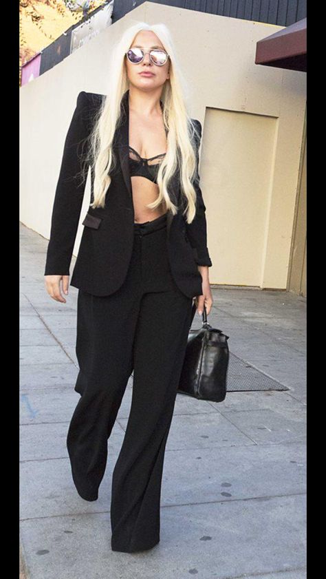 Lady Gaga Black Outfit, Lady Gaga Outfits Casual, Lady Gaga Clothes, Lady Gaga Iconic Looks, Lady Gaga Street Style, Lady Gaga Style, Aries Outfits, Gaga Outfits, Stefani Germanotta