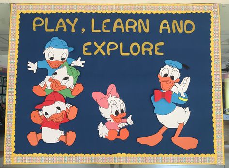 Preschool Character Bulletin Boards, Disney Bulletin Boards, Early Preschool, Mickey Mouse Classroom, Kindergarten Bulletin Boards, Disney Themed Classroom, Theme Board, School Board Decoration, School Door Decorations