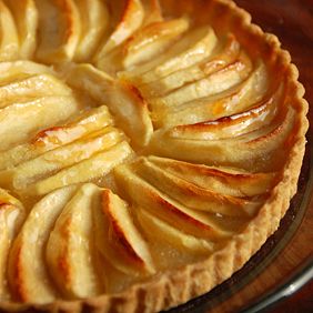 Pear Tart Recipe Easy, Pastry Cream Tart, Pear Tart Recipe, Caramelized Pear, French Apple Tart, California Wineries, Caramelised Apples, Pear Tart, Cream Tart