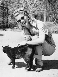 Idyllic Countryside, Countryside Life, Ann Sheridan, Character Wardrobe, Fashion 1940s, A Black Cat, Rita Hayworth, Turban Style, 40s Fashion