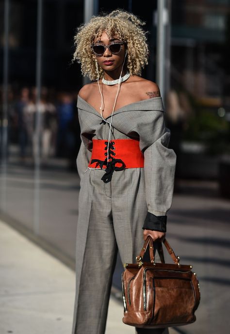 Wear It Off the Shoulder and Add a Corset Belt Corset Street Style, Corset Outfit Street Style, Winter Natural Hairstyles, Corset Belts, Winter Blonde, Belt Outfit, Corset Outfit, Outfit Street, New York Fashion Week Street Style