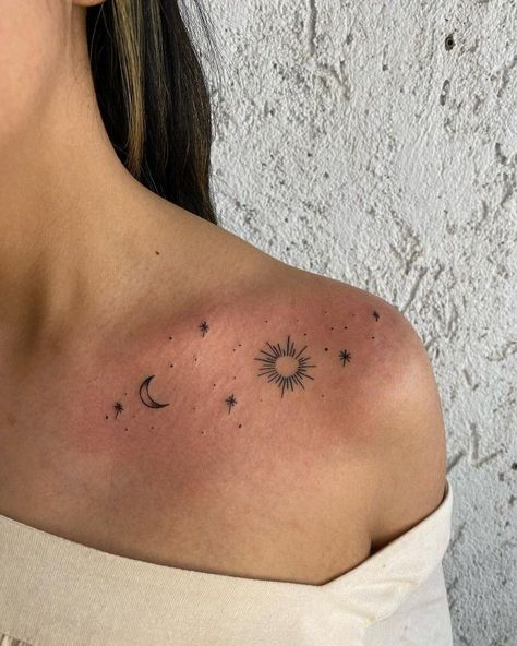 Crescent Moon Tattoo On Collar Bone, Constellation Tattoo Collarbone, Colar Bone Tattoo For Women Unique Baddie, Sparkles On Collarbone Tattoo, Stars On Collar Bone Tattoo, Tattoo Ideas Shoulder, Collar Tattoo, Shoulder Cap Tattoo, Small Chest Tattoos