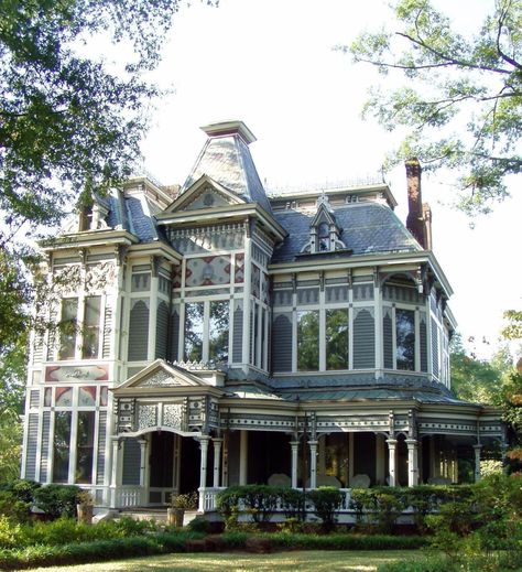 Victorian eastlake modern gray Big Porch, Old Victorian Homes, Victorian Style House, Victorian Style Homes, Antique House, Lots Of Windows, Interior Vintage, Property Brothers, Victorian Mansions