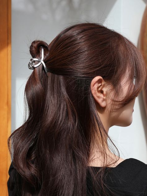 Silver Casual Collar  Zinc Alloy Plain Medium Hair Claw Embellished   Women Accessories Dakota Johnson Color Season, Brown Hair With Dark Highlights, Pelo Chocolate, Brunette Balayage, Hair Color For Brunettes, Hairdo For Long Hair, Ribbon Hair, Easy Hairstyles For Long Hair, Hair Strand