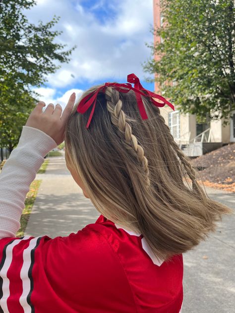 Haircut Inspo, Long Hairstyle, Bow Hairstyle, Trendy Hairstyle, Game Day Hair, Ribbon Hairstyle, Peinados Fáciles Para Cabello Corto, Christmas Hairstyles, Athletic Hairstyles