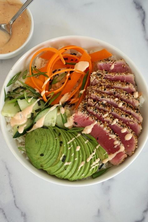 Seared Tuna Bowl, Seared Tuna Bowl Recipe, Seared Tuna Poke Bowl, Tuna Bowls, Seared Tuna Rice Bowl, Tuna Bowl Poke, Poke Bowl Tuna Recipe, Cooked Tuna Poke Bowl, Tuna Bowl