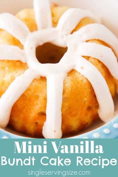 Vanilla Bundt Cake Recipes, Mini Bunt Cake, Vanilla Bundt Cake, Bunt Cake Recipe, Blueberry Recipe, Mini Bundt Cakes Recipes, Bundt Pan Recipes, Cake Brown, Easy Bundt Cake Recipes