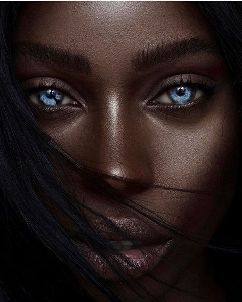 19 People Who Have Unusual Body Parts. - Wow Gallery Blue Eyes Aesthetic, Woman With Blue Eyes, Makeup Looks For Green Eyes, Eye Photography, Aesthetic Eyes, Gorgeous Eyes, Dark Skin Women, African Beauty, Pretty Eyes