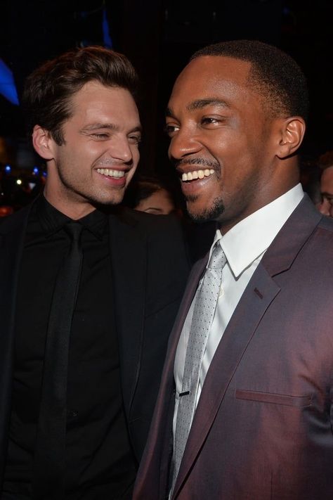 Avengers Actors, Avengers Black Widow, Laughing Funny, Avengers Cast, Marvel Cast, Anthony Mackie, Marvel Photo, Marvel Images, The Winter Soldier