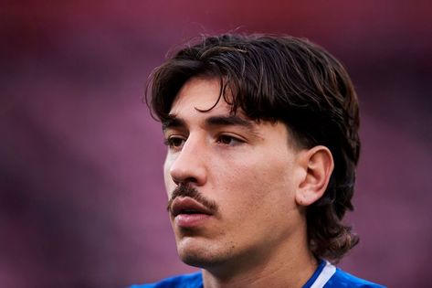 Curtains Mullet Men, Hector Bellerin Hair, Hector Bellerin Hairstyle, Textured Mullet Men, Bellerin Haircut, Hector Bellerin Mullet, Curtain Mullet Men, Types Of Mullets, Curtain Mullet