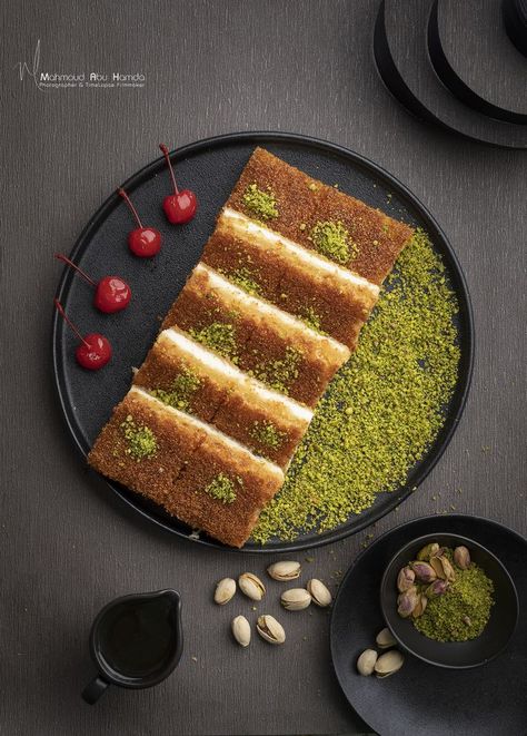 Arabian Food Photography, Lebanese Food Photography, Arabian Sweets, Arabian Tea, Gastronomic Food, Sweets Photography, Middle Eastern Dessert, Food Photography Dessert, Food Set Up