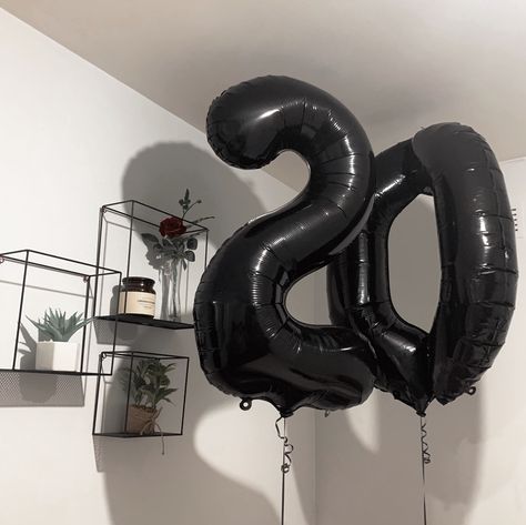 20th Birthday Ideas Black, Birthday Aesthetic Black, All Black Birthday, Black Balloons Birthday, 19 Birthday Balloons Aesthetic, Black Birthday Aesthetic, Birthday Balloons Black, Black Birthday Balloons Aesthetic, Happy Birthday Black Balloons