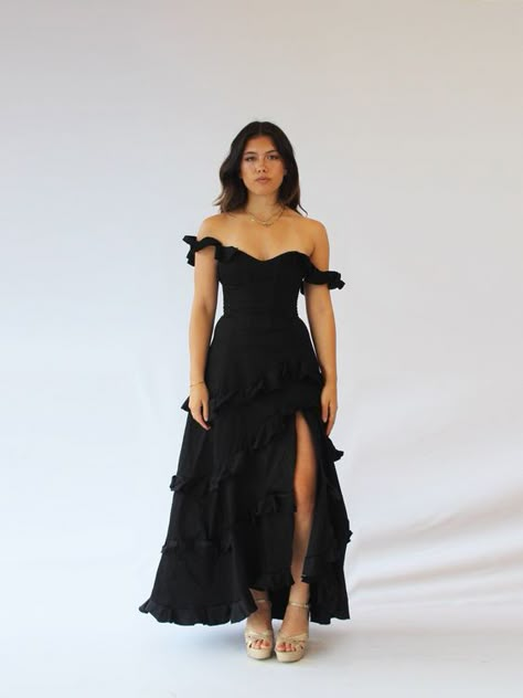 Maxi Dress Ruffle, Glitz And Glam Dress Ideas, Formal Dresses For A Wedding Guest, Formal Black Wedding Guest Dress, Elegant Dresses Gala, Day Dresses Formal, Salsa Dress Outfit, Wedding Guest Cocktail Attire, Wedding Outfits For Guest