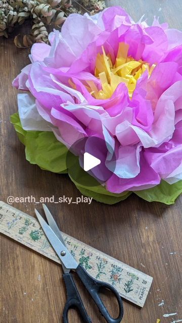 🌿Anna☀️| Crafts, Play & Learning on Instagram: "Tissue Paper Flowers 💐  A mother's day gift idea that's quick and so fun to make!  Layer your tissue with your green sheet as your base (these are your leaves) followed by about 6-7 tissue sheets of your choice which act as your flower petals, finally centred with your yellow sheet inside.   Fold them all up in a concertina fold and close together with some string or a pipecleaner!   Open it up and gently pull your sheets apart to make a beautiful flower! I'll be hanging these on our wall!  If you love these then go check out @lulu__make who made  beautiful giant tissue flowers too!  #paperflowers #tissueflowers #giantflowers #walldecorations #mothersdaygifts #flowersofinstaram #tissuecraft #mothersdaygiftideas #mothersdaycard  #fantasyhasr Giant Tissue Flowers, Diy Photo Backdrop, Tissue Flowers, Easy Paper Flowers, Paper Leaves, How To Make Paper Flowers, Paper Flower Backdrop, Tissue Paper Flowers, Do It Yourself Crafts