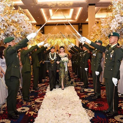 Pedang Pora Wedding, Nikah Ideas, Foto Wedding, Dream Wedding Decorations, Military Wedding, Stunning Wedding Dresses, Apa Aja, Happy Wedding, Pre Wedding