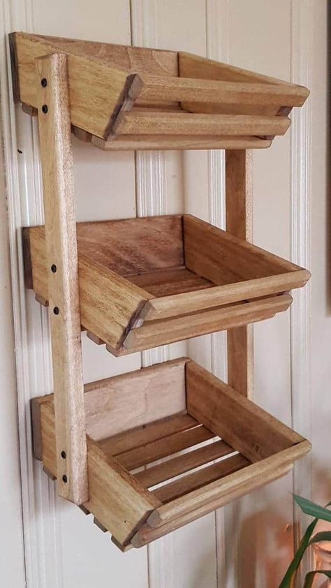 Kitchen Wall Organizer, Organiser Cucina, Kitchen Wall Storage, Kabinet Dapur, Diy Kitchen Storage, Outdoor Kitchen Design, Wall Storage, Wooden Shelves, Pallet Furniture