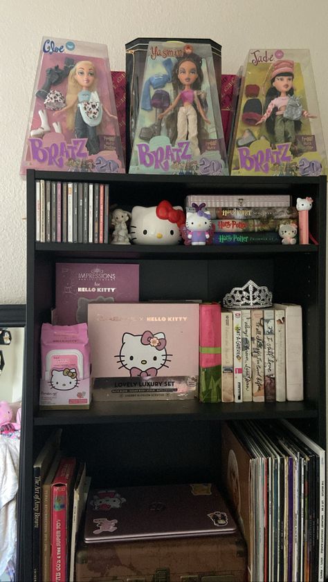 Creative Bookshelves For Small Spaces, Organizing Bookshelf, Room Decor Y2k, Bookshelves For Small Spaces, Tv Stand Ideas, Hello Kitty Book, Bookshelf Room, Creative Bookshelves, Bookshelf Ideas