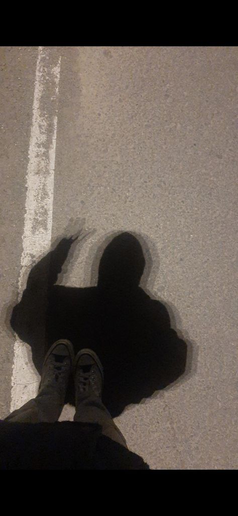 #Shadow #night #girl #hoodie #girlshadow ♡ Night Walk Pictures, Night Walk Pics, Couples Night Aesthetic, Late Night Walks Quotes, Walking Night Aesthetic, Walking At Night Video, Walking Videos Alone, Night Walk Snap, Walking At Night Aesthetic