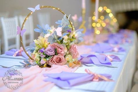 Butterfly Centerpieces Baby Shower Girl, Princess Centerpiece Ideas, Quince Butterfly Theme, Butterfly Theme Centerpieces, Butterfly Table Centerpieces, Butterfly Baby Shower Centerpieces, Baby Shower Centerpiece Ideas, Diaper Pong, Butterfly Table Decorations