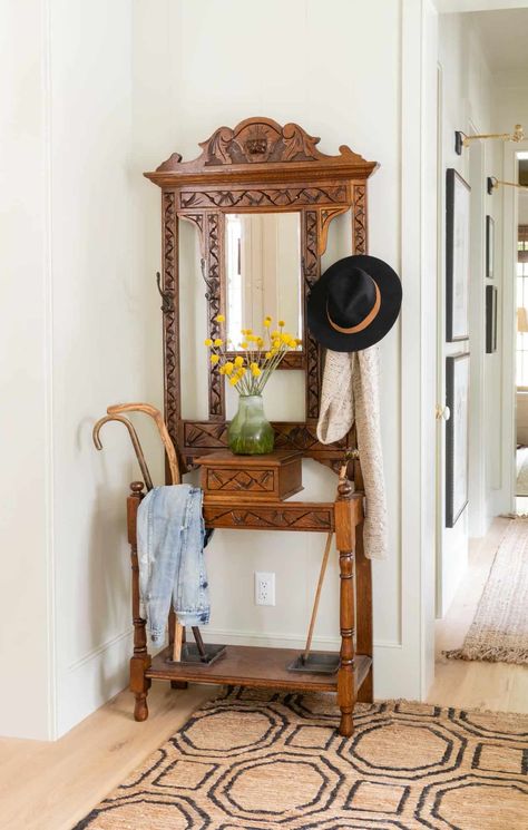 Modern farmhouse hideaway in the breathtaking Blue Ridge Mountains Antique Hall Tree, Wellborn Cabinets, Southern Living Idea House, Southern Living Plants, Lauren Liess, Hall Trees, Hall Stand, Southern Living Homes, Foyer Decor