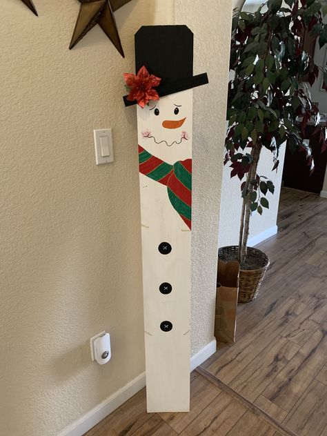 Snowman Fence Board Fence Board Snowman, Fence Board Crafts, Board Snowman, Old Fence Boards, Christmas Boards, Fence Boards, Barn Wood Crafts, Fence Slats, Wood Scraps