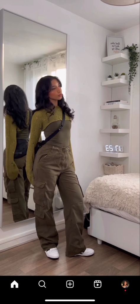 Modest Fashion Outfits Pants, Casual Winter Outfits Baddie, Brown Cargo Pants Outfit Winter, Chill Night Outfit, Brown Full Bodysuit Outfit, Brown Girl Outfits, Brown Cargos Outfits, Thanksgiving Fits Baddie, Beige Cargos Outfits