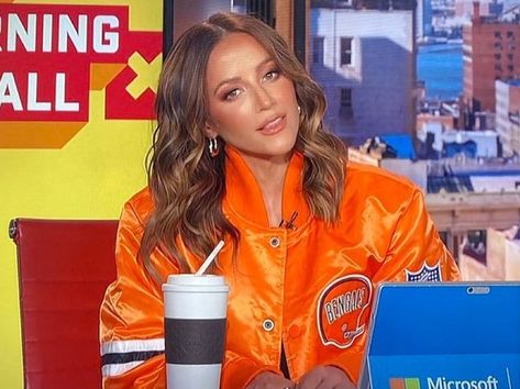 Kay Adams Nfl Network, Kay Adams, Sports Celebrities, Top Celebrities, Nfl Fans, Gameday Outfit, Top News, Sports Activities, New Shows