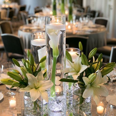 Calla Lillies Centerpieces Wedding, White Lily Centerpieces, Cala Lily Arrangements, Lilies Wedding Decorations, Lily Themed Wedding, Peace Lily Wedding, Calalilly Centerpiece, White Lily Wedding Centerpieces, Cala Lily Wedding Centerpieces