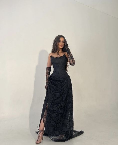 Vintage Formal Dresses Classy, Edgy Formal Dresses, Black Corset Gown, Formal Gala Dress, Fancy Black Dress, Grammy Dresses, Award Show Dresses, Classy Prom Dresses, Prom Dress Inspiration