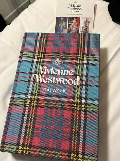 Vivienne Westwood Catwalk, Modern Glam Living Room, Study Style, British Style, Vivienne Westwood, Book Recommendations, Couture Fashion, Girly Things, Fashion Magazine