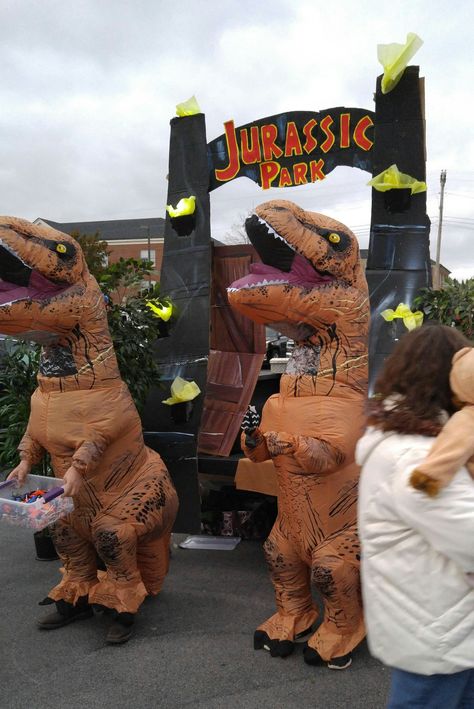 Pick Up Truck Trunk Or Treat, Lotr Trunk Or Treat, Trunk Or Treat Pick Up Truck, Jurassic World Trunk Or Treat, Trunk Or Treat Ideas For Pick Up Trucks, Pick Up Truck Trunk Or Treat Ideas, Halloween Jurassic Park, Truck Trunk Or Treat, Jurassic Park Trunk Or Treat