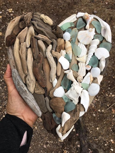 Sea Glass Artwork, Driftwood Diy, Beach Glass Crafts, Shell Wreath, Driftwood Projects, Driftwood Decor, Sea Glass Crafts, Driftwood Crafts, Drift Wood