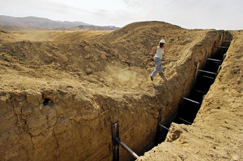 U.S. quake damage is a risk that goes way beyond California -  People living in California and the West Coast still face the highest earthquake risk. But a new study says we are not alone. San Andreas Fault, Rocks And Fossils, Geology Rocks, Earth 2, Plate Tectonics, Central California, San Andreas, Earth Science, San Luis Obispo