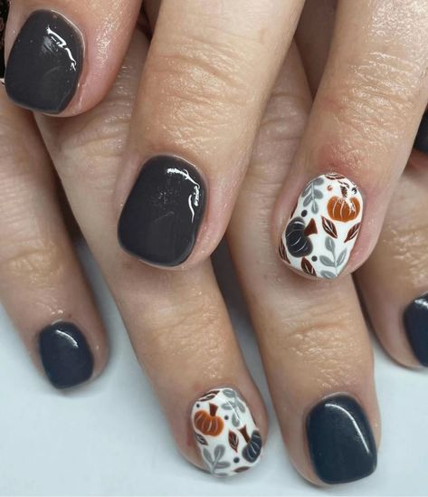 Creative Fall Nail Designs, Fall Nail Inspiration Autumn Short, September 2023 Nail Trends, Fall Halloween Nail Designs, Fall Themed Nails Simple, Simple Nail Ideas Fall, Fall Inspiration Nails, Short Autumn Nails 2023, Fall Short Nails Ideas Autumn