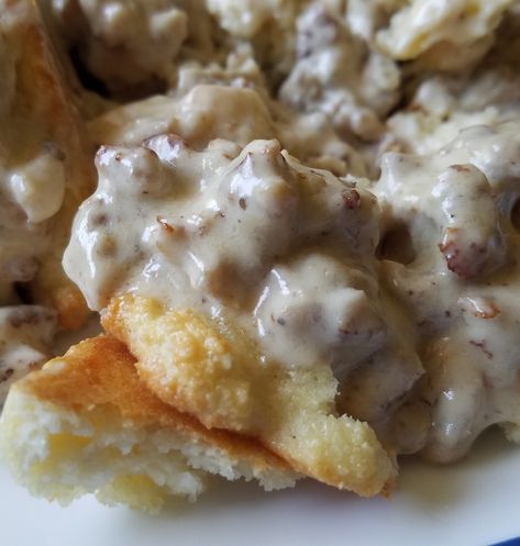 Easy Gluten Free Low Carb Biscuits and Gravy Recipe Keto Biscuits And Gravy, Gluten Free Drop Biscuits, Low Carb Biscuits, Biscuits And Gravy Recipe, Paleo Biscuits, Almond Flour Biscuits, Drop Biscuits Recipe, Biscuits Gravy, Sausage Gravy Recipe