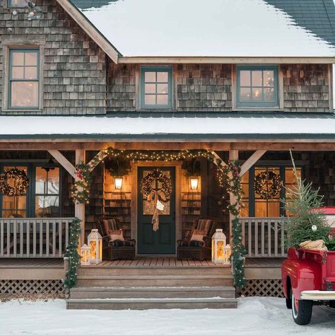 42 Spectacular Outdoor Christmas Lights Ideas - Home Soils Outdoor Christmas Lights Ideas, Christmas Lights Ideas, Lights Ideas, Lighting Concepts, Outdoor Christmas Lights, The Neighborhood, Holiday Lights, Outdoor Christmas, Christmas Lights