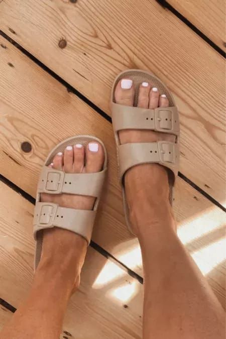 Under $50, garden shoes, beach shoes, pool shoes, perfect Summer slide on sandals #LTKunder50 #LTKSeasonal #LTKshoecrush Pool Sandals For Women, Pool Shoes For Women, Beach Shoes For Sand, Summer Vacation Slides, Summer Sandals 2024, Comfy Sandals Walking, Beach Shoes Women, Sandals Aesthetic, Beach Footwear