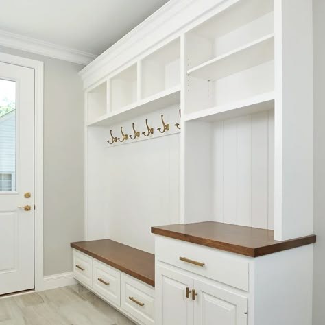 75 Mudroom Ideas You'll Love - September, 2022 | Houzz Functional Entryway Ideas, Functional Entryway, Small Mudroom Ideas, Mudroom Cubbies, Mudroom Remodel, Mudroom Lockers, Mudroom Organization, Mudroom Entryway, Mudroom Decor