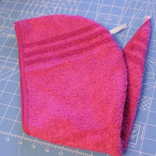 Totally Rad Crafts: Hair Towel Tutorial Hair Towels Wraps, Hair Towel Tutorial, Hair Towel Pattern, Hair Towels, Hair Towel Wrap, Diy Towels, Towel Crafts, Towel Wrap, Hair Towel