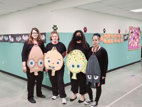 The bad seed, the good egg, the smart cookie and the cool bean😃 The Cool Bean Costume, Good Egg Bad Seed Costume, Bad Seed Costume Diy, The Good Egg Costume, The Good Egg Pumpkin Character, The Bad Seed Costume, Bad Seed Costume, Halloween Edible Crafts, Egg Costume